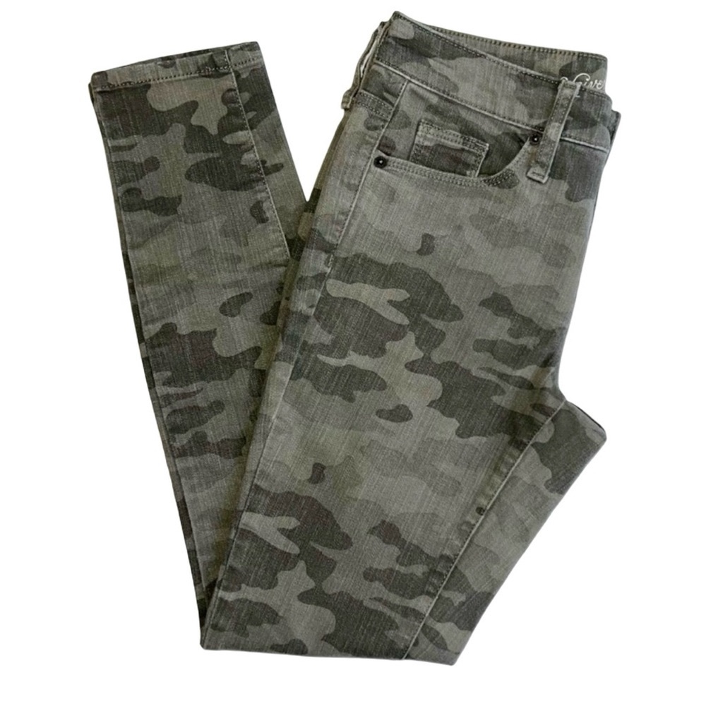 Universal Thread Woman’s Camo Print High Rise Skinny Jeans